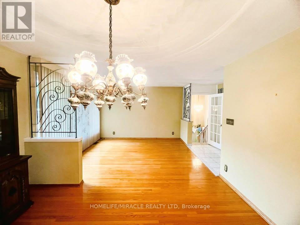 78 Wincott Drive W, Toronto, Ontario  M9R 2P1 - Photo 6 - W12401417