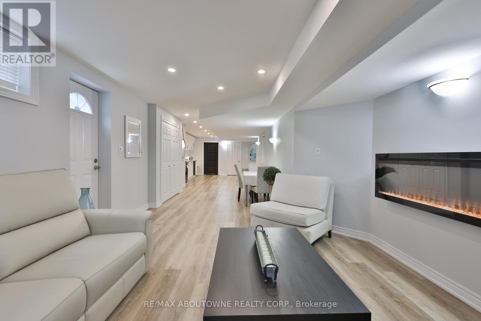 2304 Sovereign Street, Oakville (Br Bronte), Ontario  L6L 1L6 - Photo 31 - W12447015