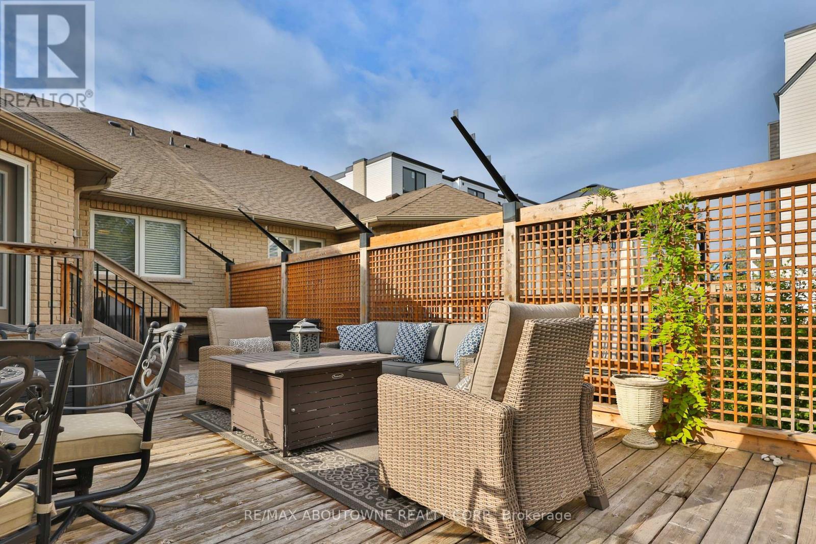 2304 Sovereign Street, Oakville (Br Bronte), Ontario  L6L 1L6 - Photo 38 - W12447015