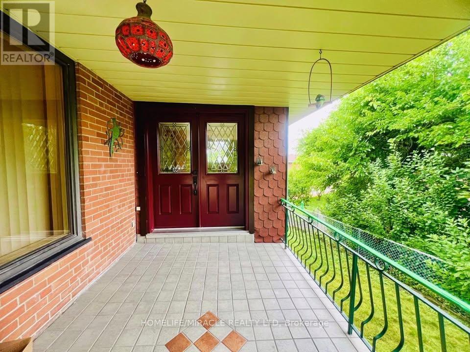 78 Wincott Drive W, Toronto, Ontario  M9R 2P1 - Photo 14 - W12401417