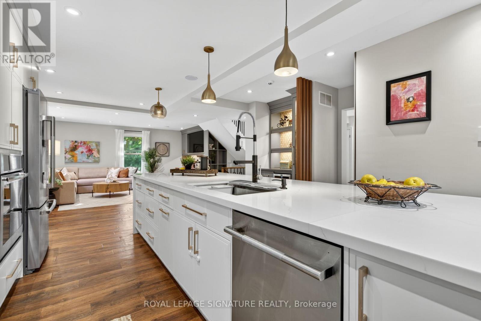 2254 Carol Road, Oakville (Fd Ford), Ontario  L6J 5L1 - Photo 1 - W12447019