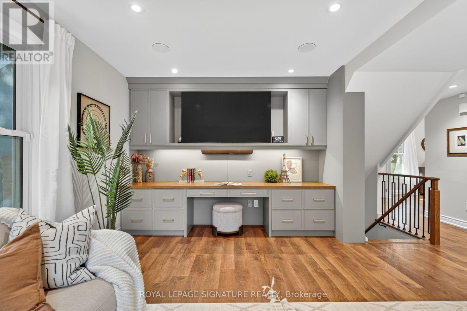 2254 Carol Road, Oakville (Fd Ford), Ontario  L6J 5L1 - Photo 12 - W12447019