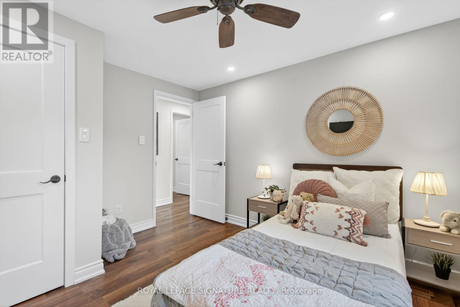 2254 Carol Road, Oakville (Fd Ford), Ontario  L6J 5L1 - Photo 32 - W12447019