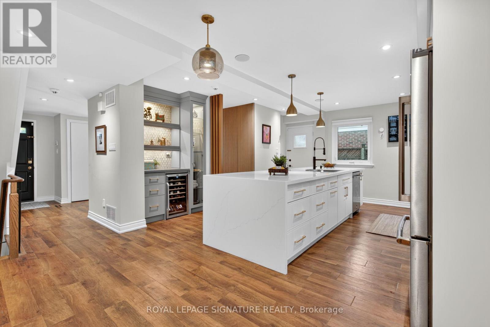 2254 Carol Road, Oakville (Fd Ford), Ontario  L6J 5L1 - Photo 4 - W12447019