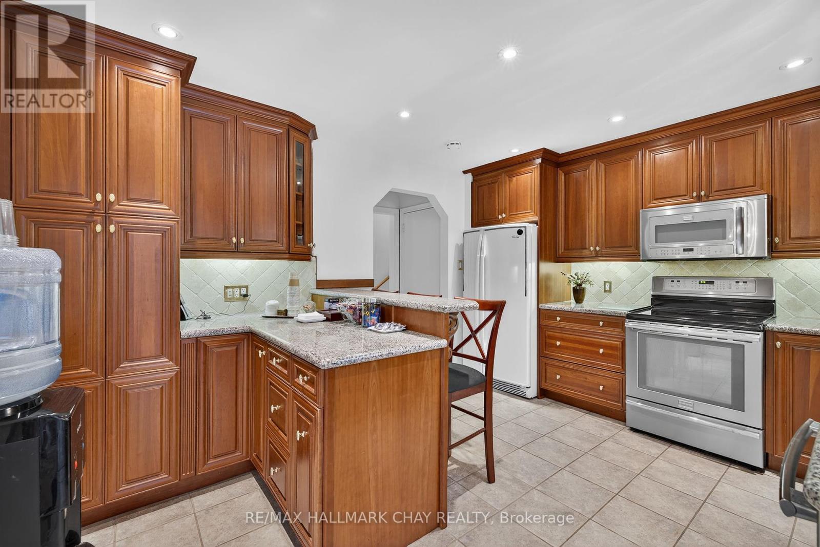 33 Mill Street S, Brampton (Downtown Brampton), Ontario  L6Y 1S7 - Photo 11 - W12447029