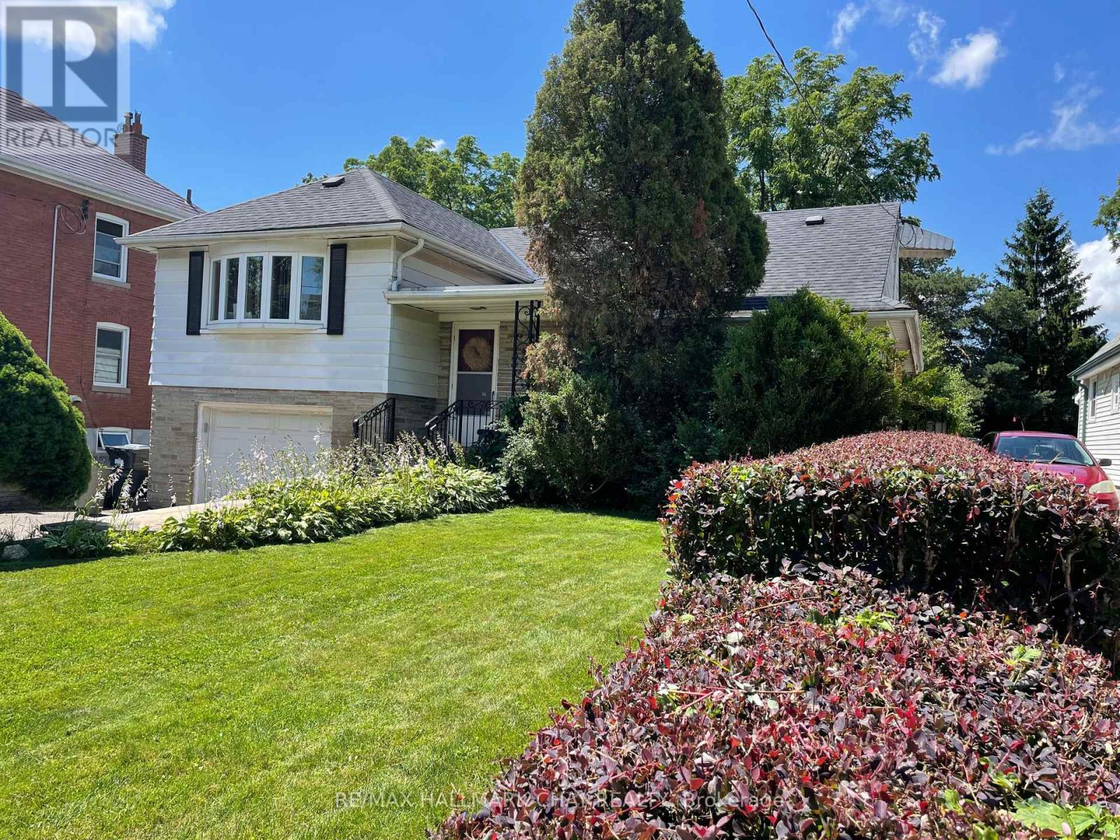 33 Mill Street S, Brampton (Downtown Brampton), Ontario  L6Y 1S7 - Photo 2 - W12447029