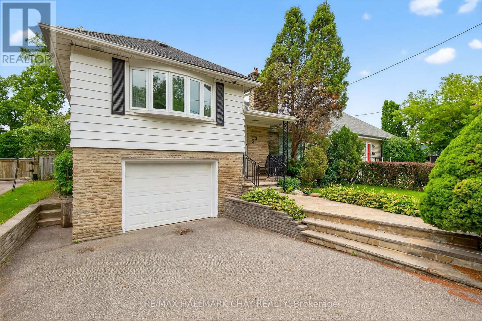 33 Mill Street S, Brampton (Downtown Brampton), Ontario  L6Y 1S7 - Photo 3 - W12447029