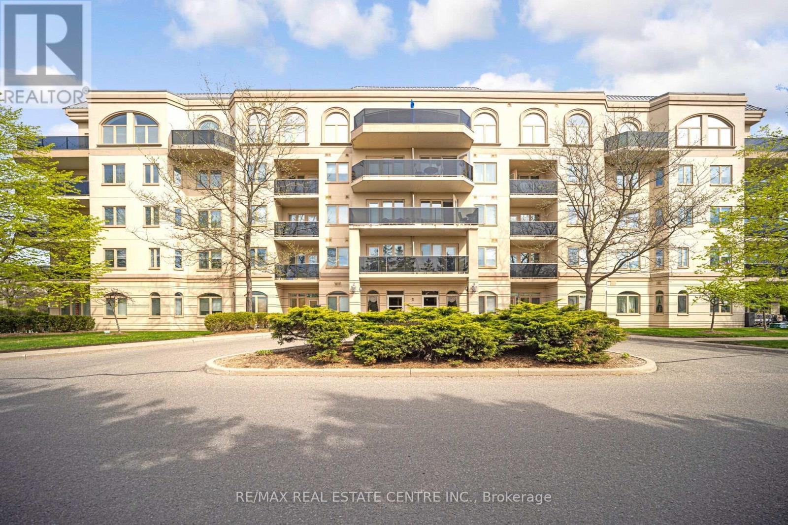 301 - 3 Dayspring Circle, Brampton (Goreway Drive Corridor), Ontario  L6P 1B7 - Photo 2 - W12447036