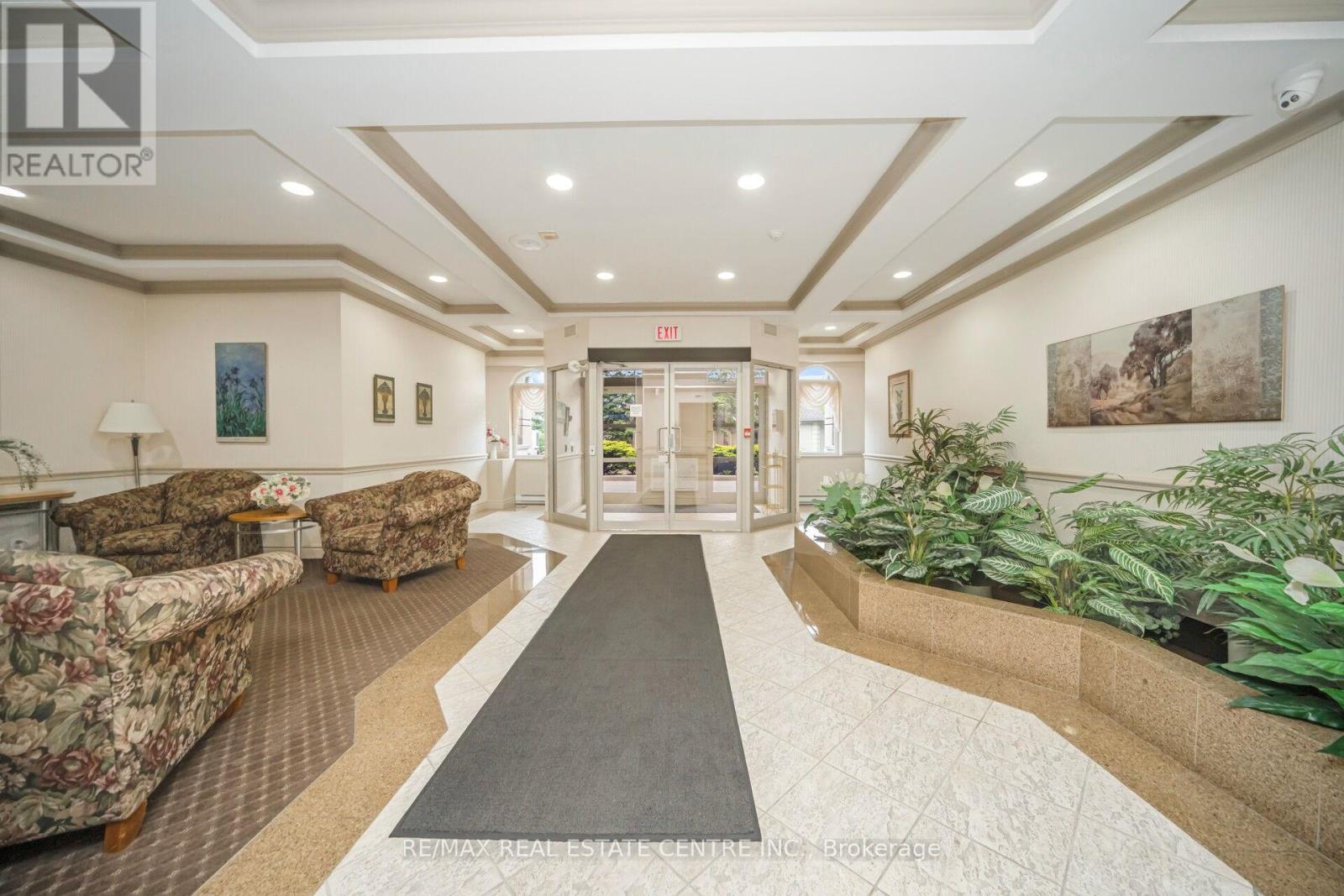 301 - 3 Dayspring Circle, Brampton (Goreway Drive Corridor), Ontario  L6P 1B7 - Photo 6 - W12447036