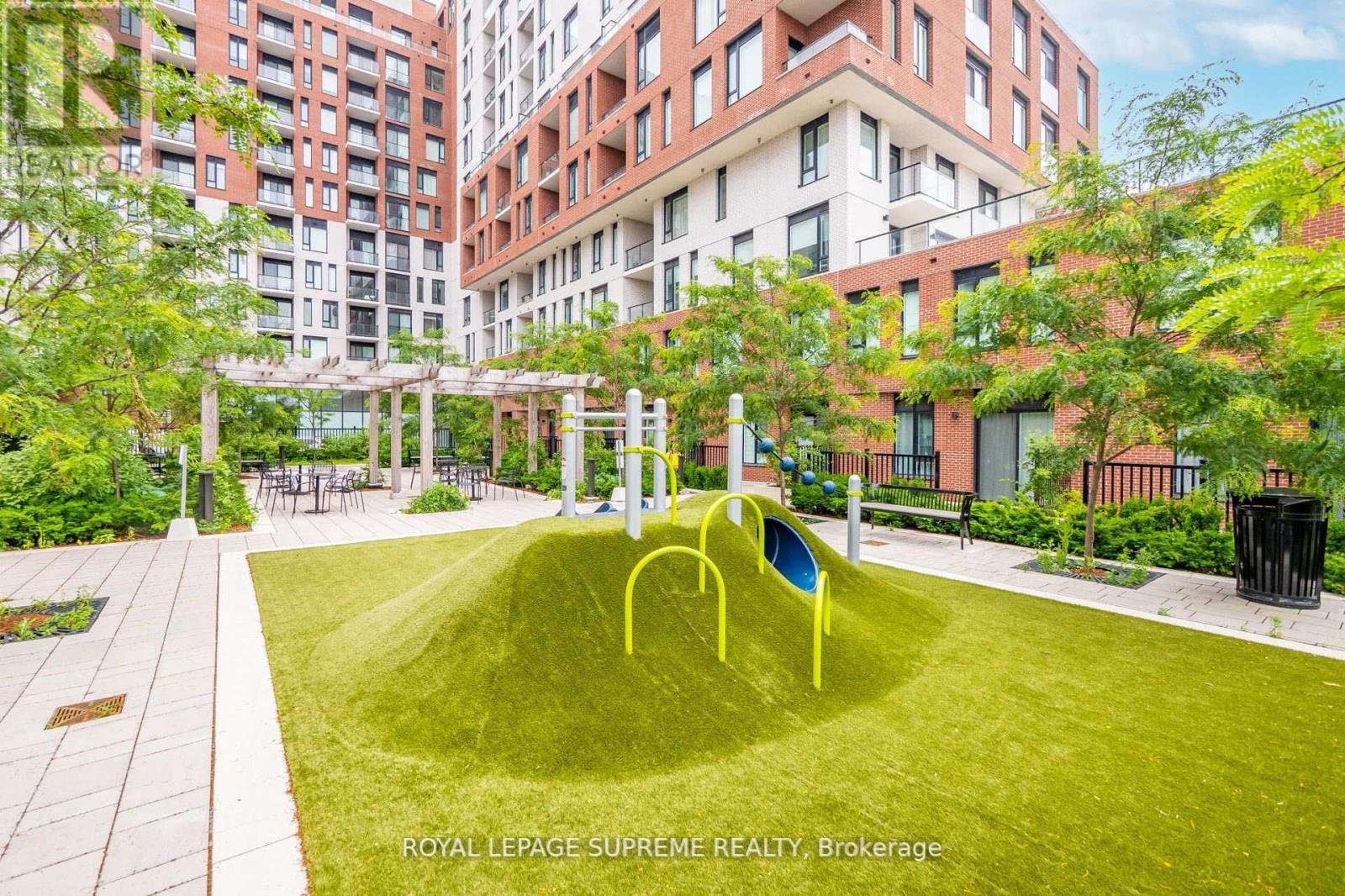 925 - 3100 Keele Street, Toronto (Downsview-Roding-Cfb), Ontario  M3M 0E1 - Photo 1 - W12447052