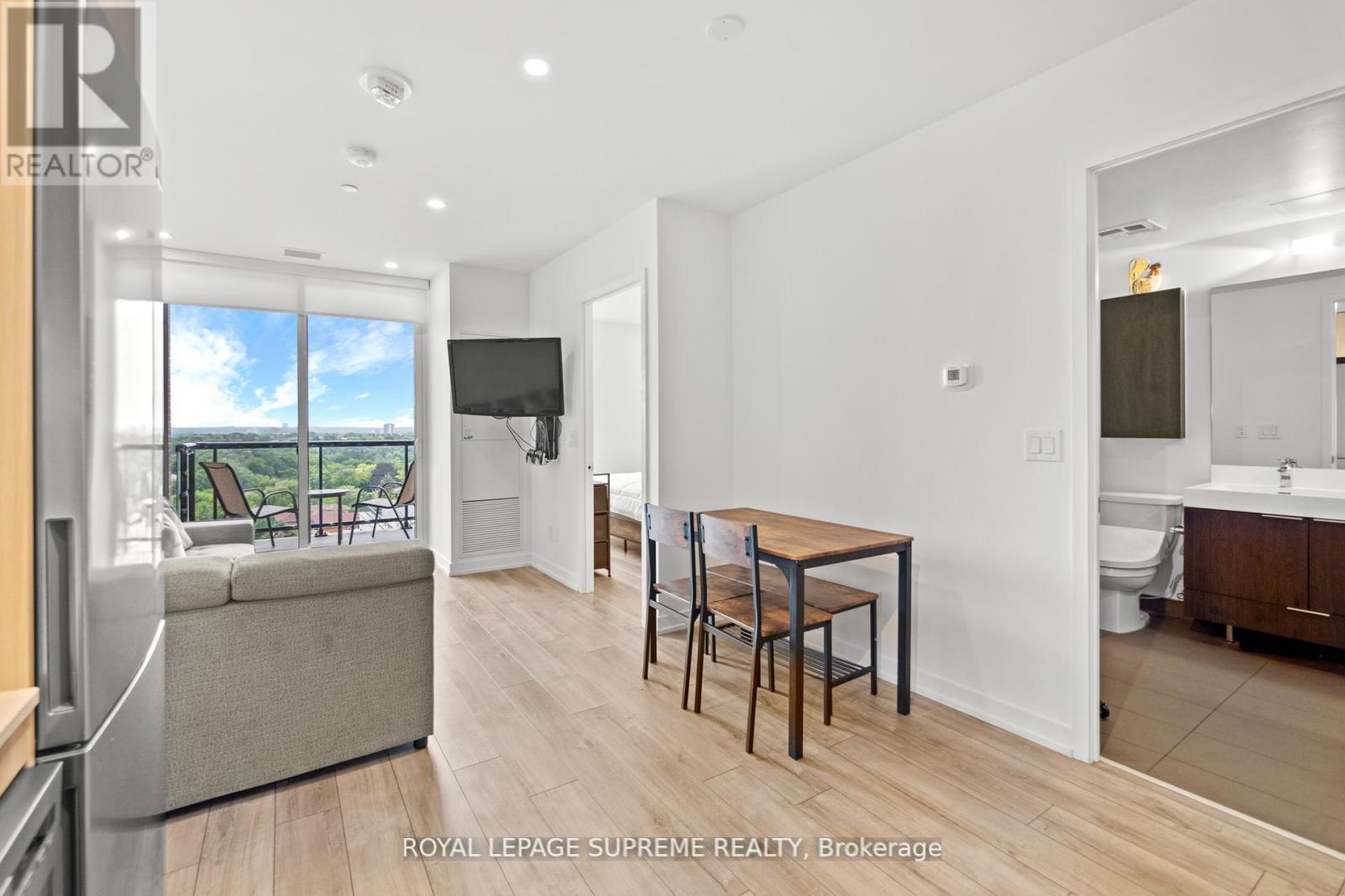 925 - 3100 Keele Street, Toronto (Downsview-Roding-Cfb), Ontario  M3M 0E1 - Photo 2 - W12447052