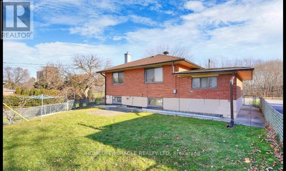 78 Wincott Drive W, Toronto, Ontario  M9R 2P1 - Photo 15 - W12401417