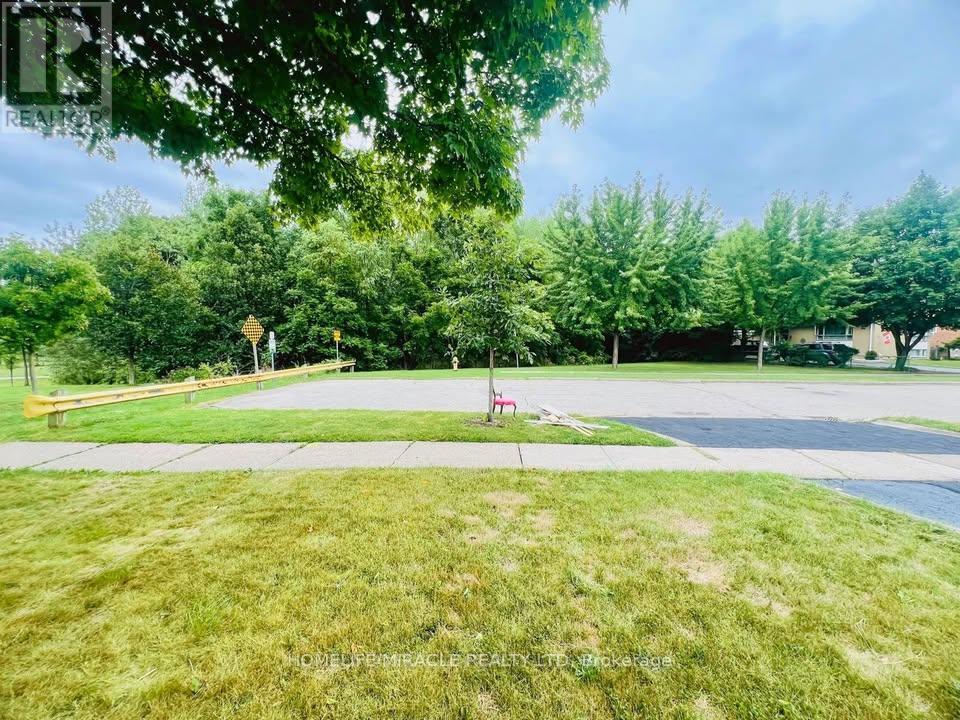 78 Wincott Drive W, Toronto, Ontario  M9R 2P1 - Photo 16 - W12401417