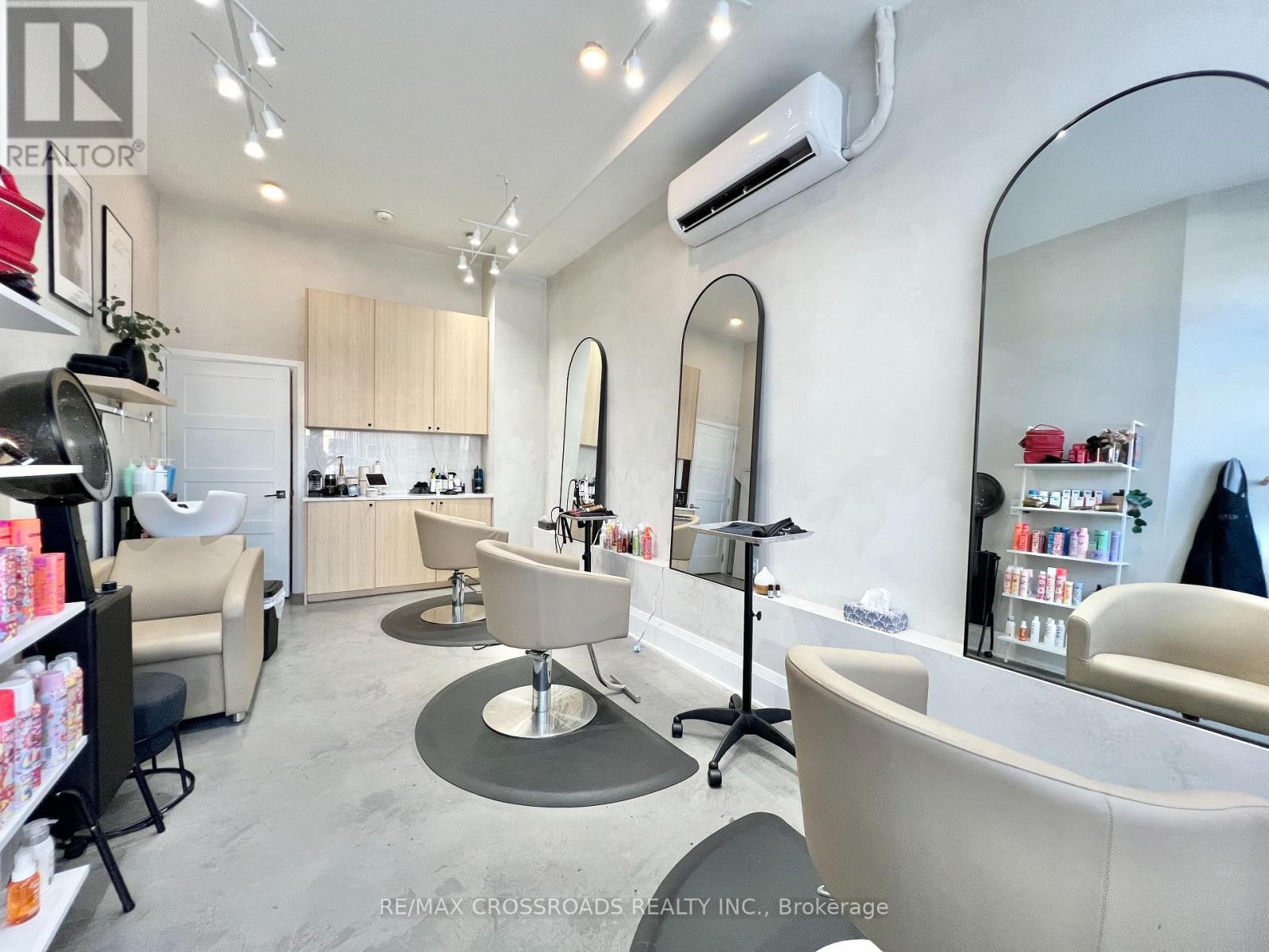 1a - 3333 Dundas Street W, Toronto, Ontario  M6P 2A6 - Photo 6 - W12436396