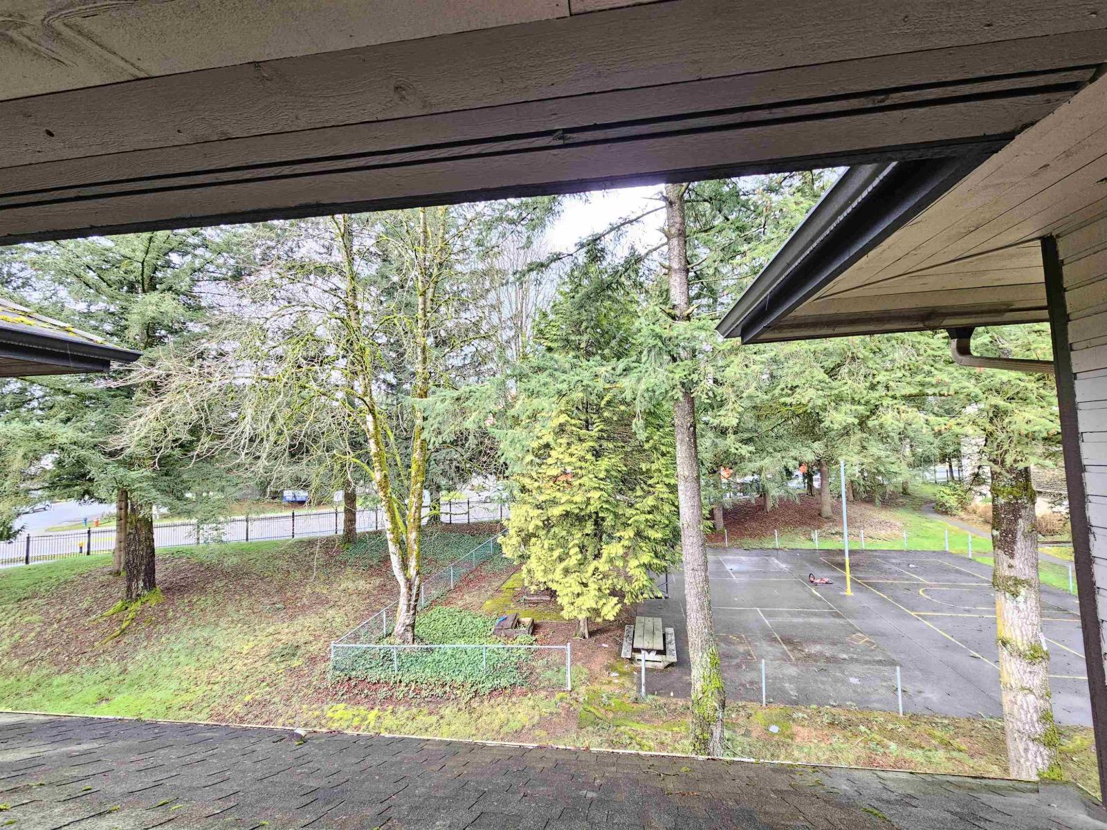 10539 Holly Park Lane, Surrey, British Columbia  V3R 6X8 - Photo 4 - R3055584
