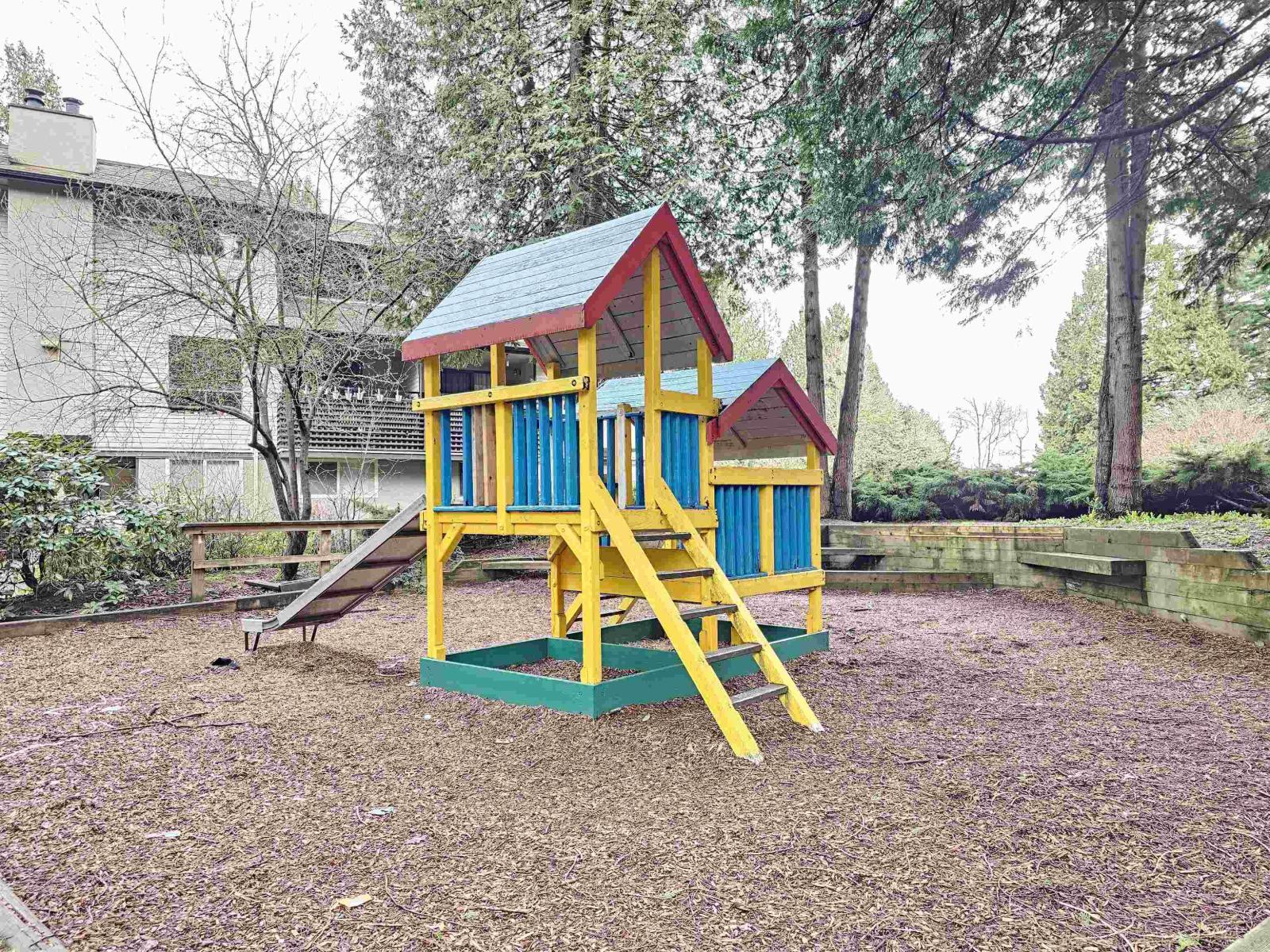 10539 Holly Park Lane, Surrey, British Columbia  V3R 6X8 - Photo 5 - R3055584