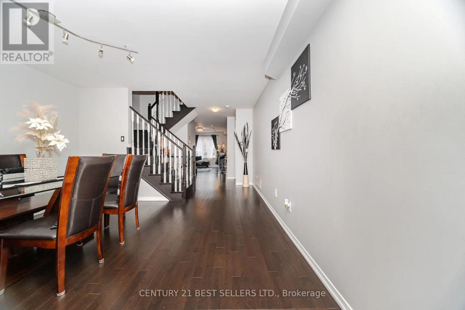 416 Duncan Lane, Milton, Ontario  L9T 0V3 - Photo 4 - W12429287