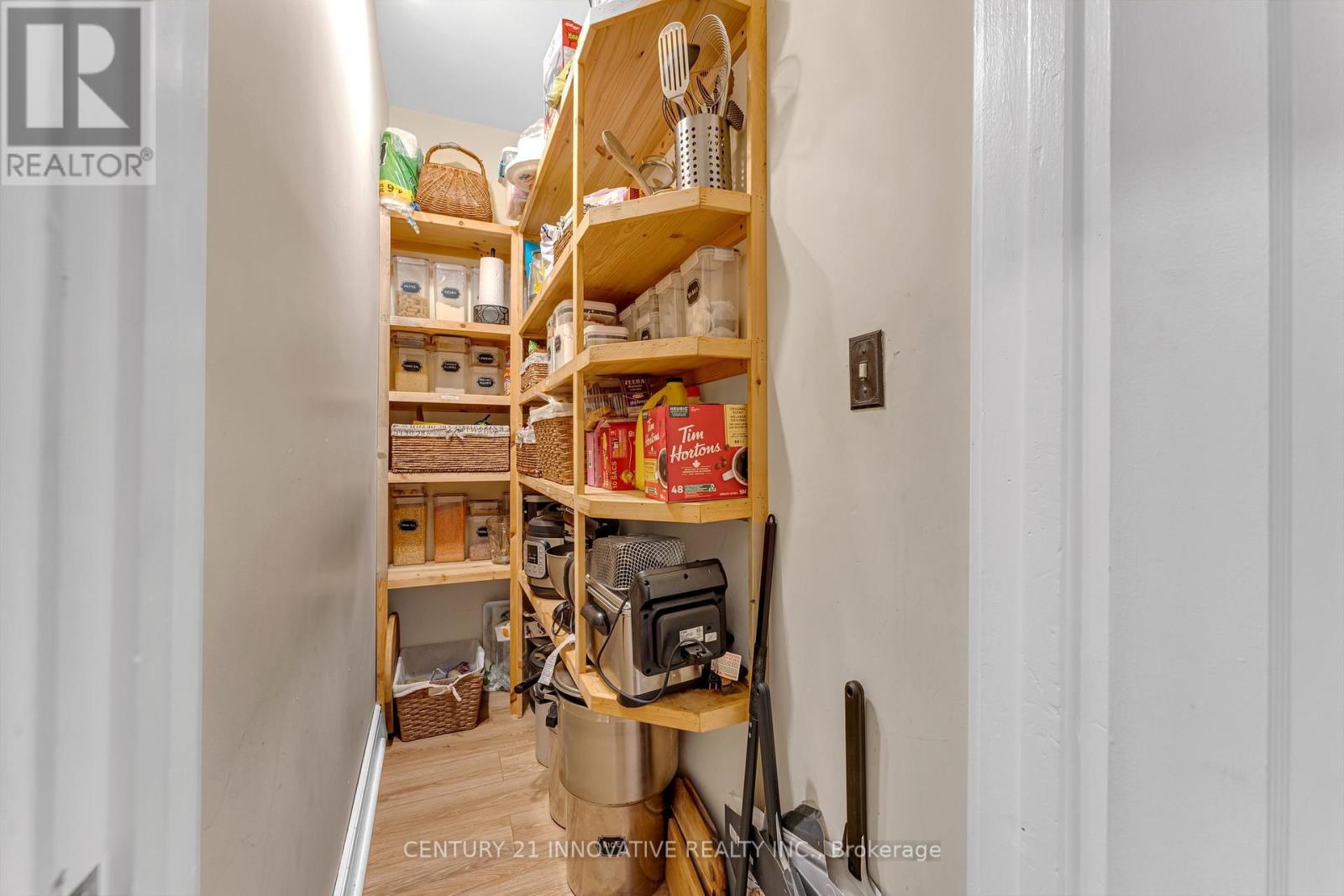 39 Delena Avenue N, Hamilton, Ontario  L8H 6B5 - Photo 12 - X12446975