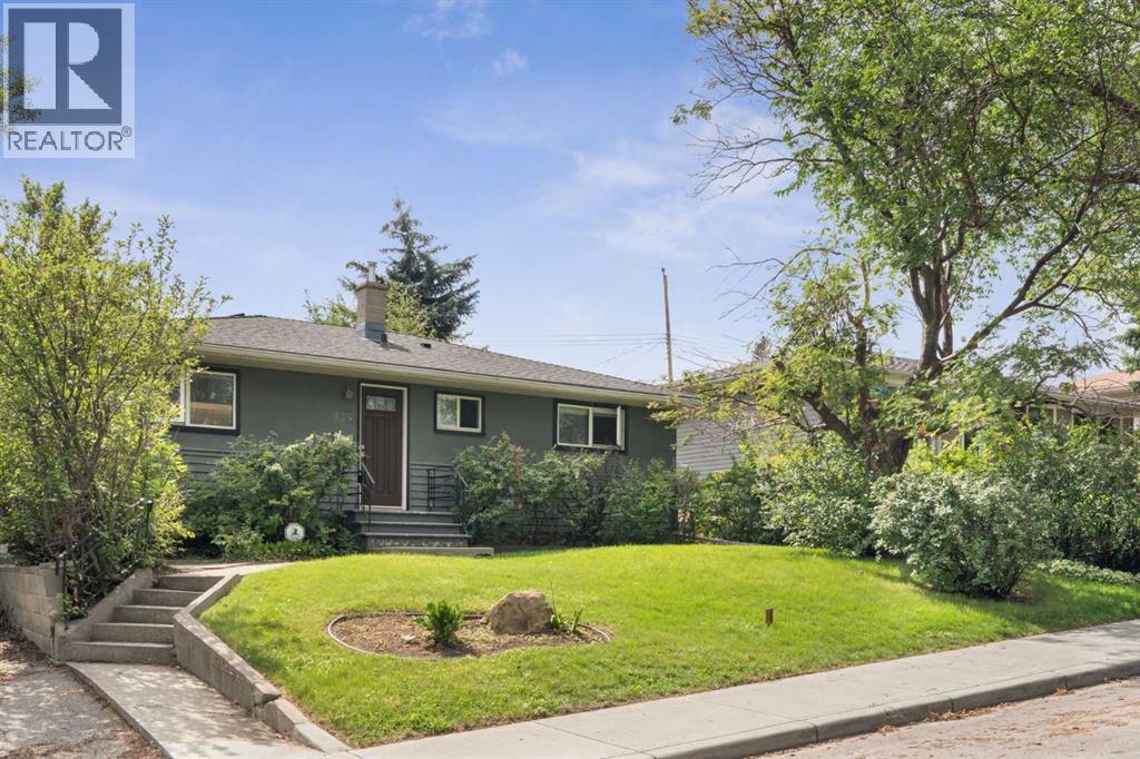 439 Hendon Drive Nw, Calgary, Alberta  T2K 2A1 - Photo 1 - A2247777