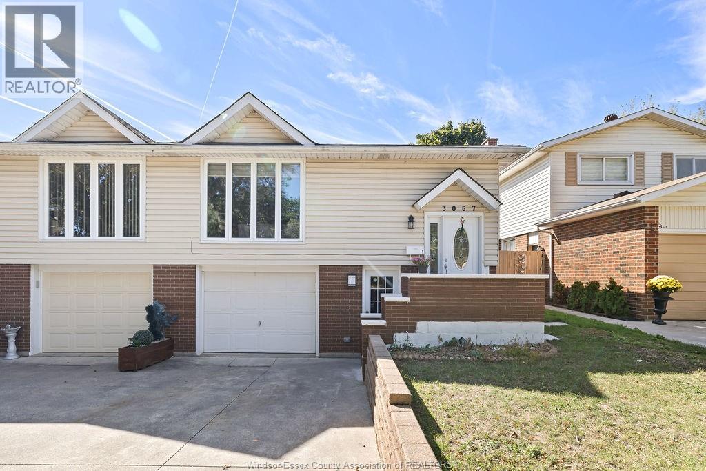 MLS# 25025384: 3067 SUFFOLK STREET, Windsor, Canada