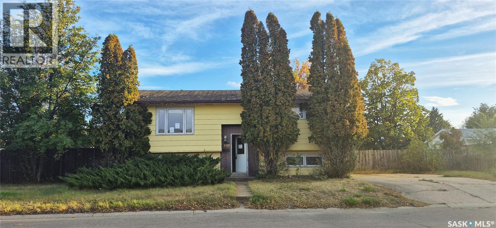 1438 Sioux CRESCENT SW, Moose Jaw, Saskatchewan