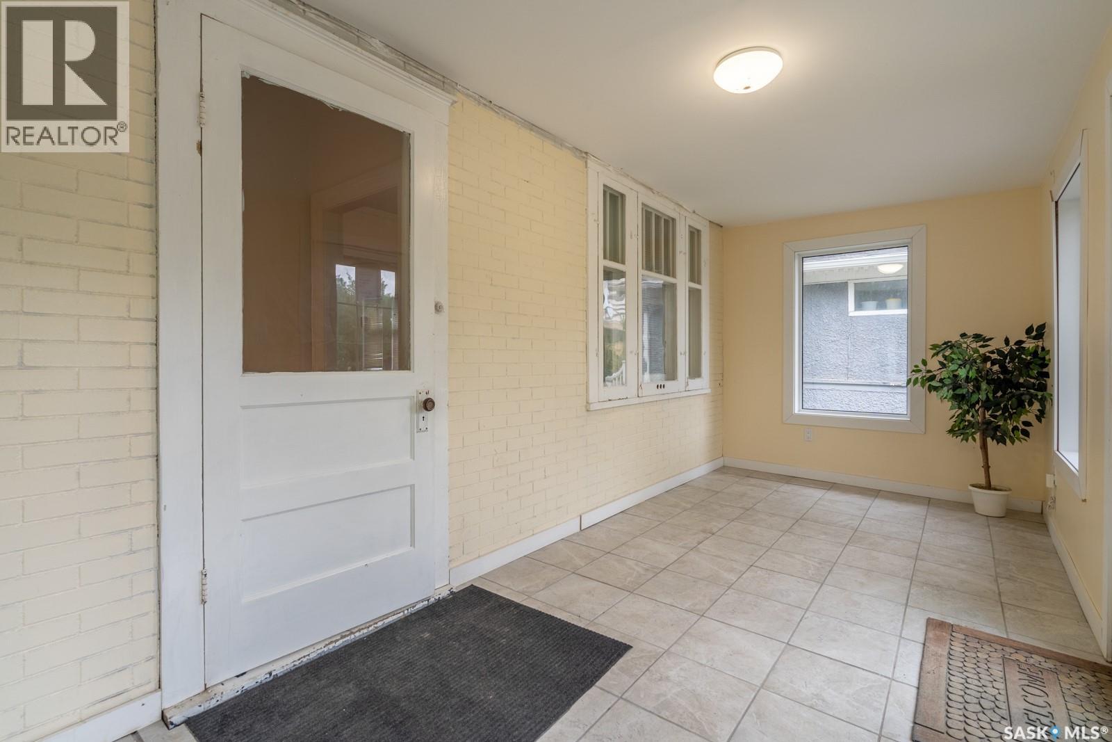 1535 Victoria Avenue, Regina, Saskatchewan  S4P 0P6 - Photo 3 - SK020193