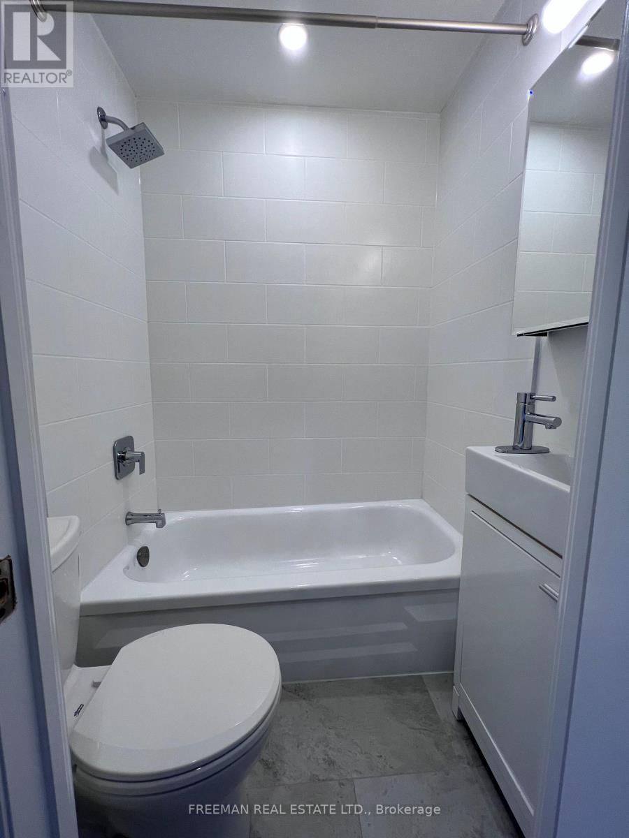 204 - 15 Thorburn Avenue, Toronto, Ontario  M6K 1C4 - Photo 6 - C12268195
