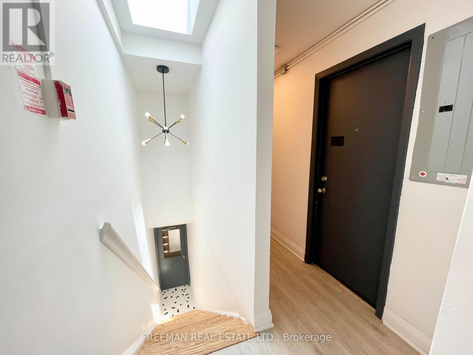 204 - 15 Thorburn Avenue, Toronto, Ontario  M6K 1C4 - Photo 3 - C12268195