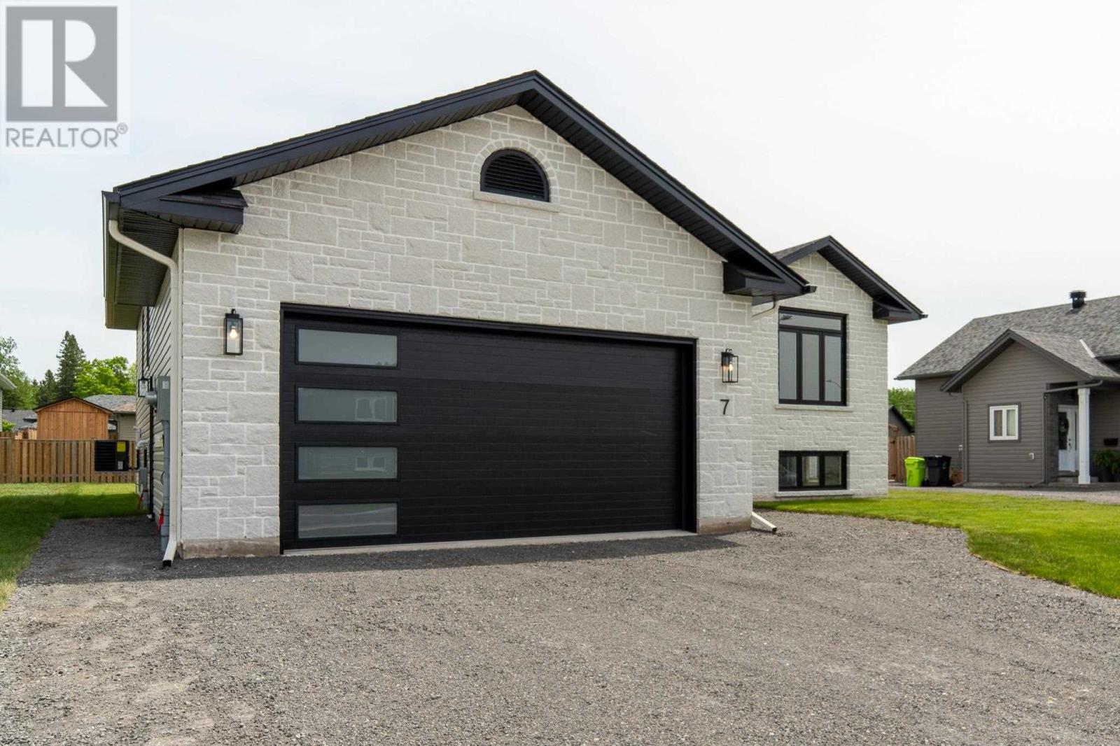 7 Noah Dr, Sault Ste. Marie, Ontario  P6C 6E6 - Photo 3 - SM252634