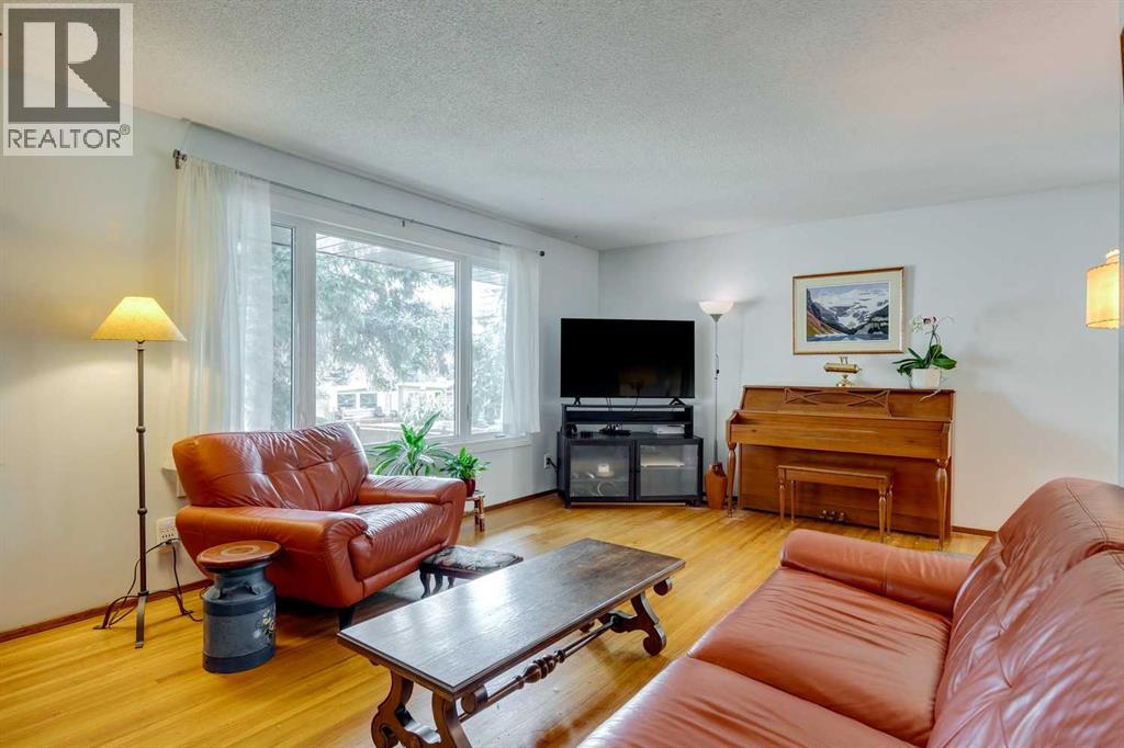 5023 Nemiskam Road Nw, Calgary, Alberta  T2K 2P8 - Photo 5 - A2247621