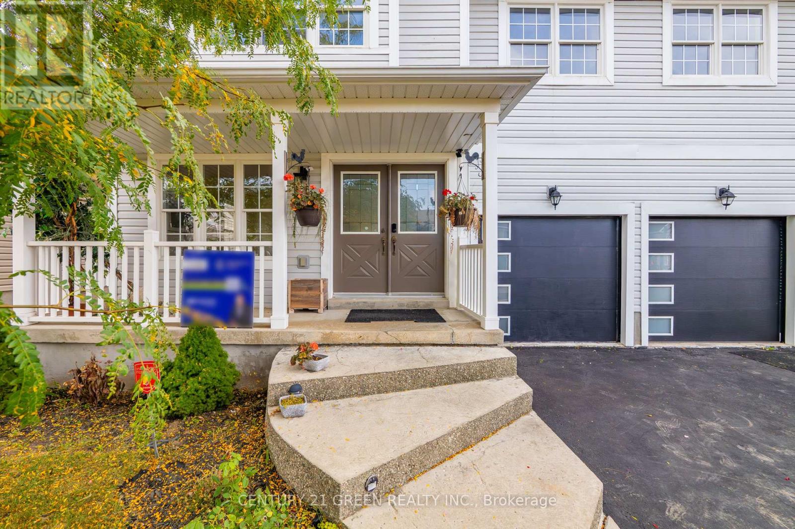 110 Hunter Way, Brantford, Ontario  N3T 0B1 - Photo 2 - X12414676