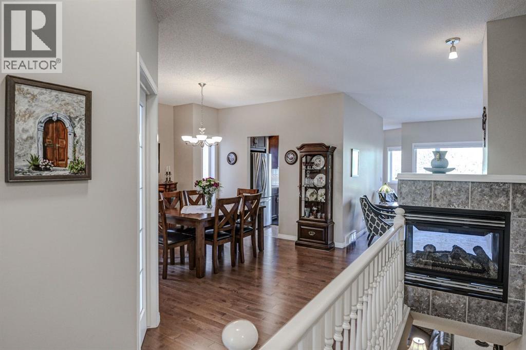 78 Shannon Estates Terrace Sw, Calgary, Alberta  T2Y 4C6 - Photo 2 - A2259838
