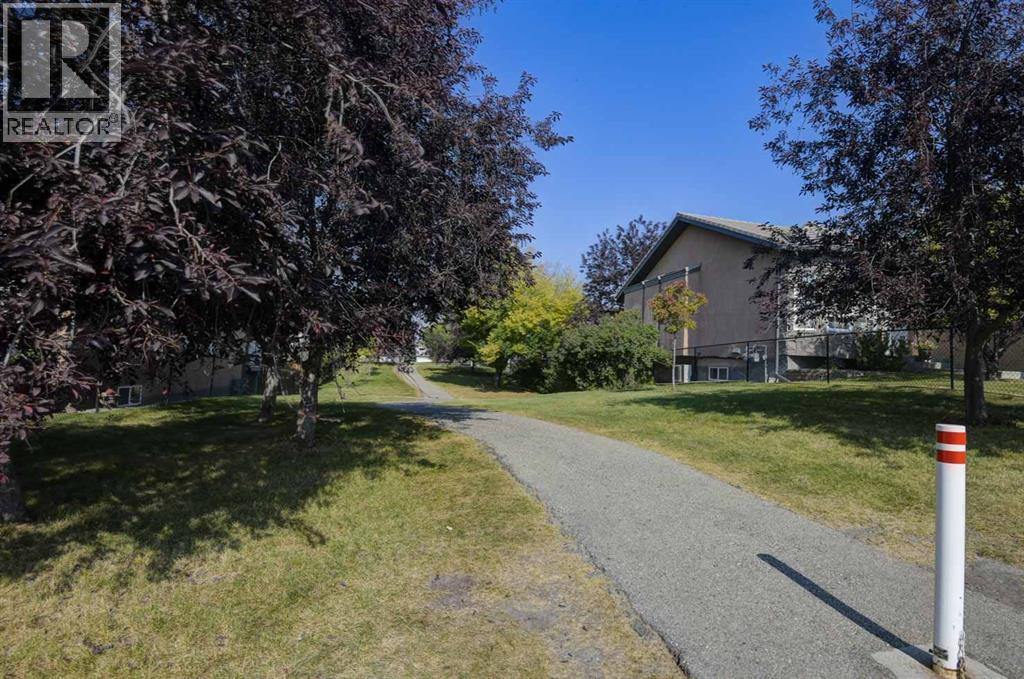 78 Shannon Estates Terrace Sw, Calgary, Alberta  T2Y 4C6 - Photo 43 - A2259838
