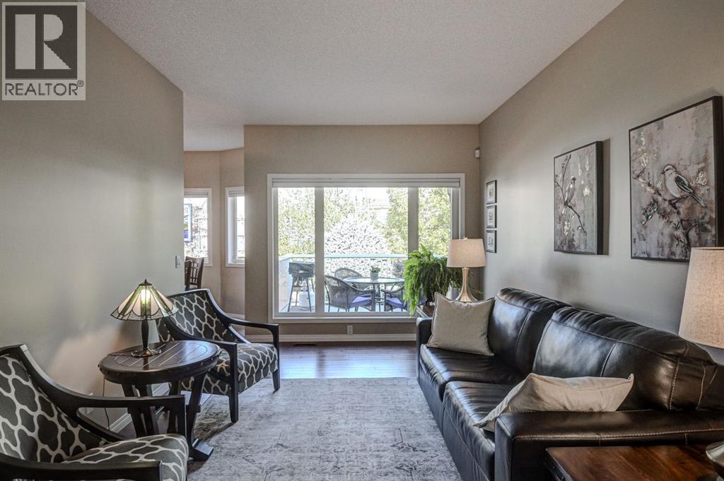 78 Shannon Estates Terrace Sw, Calgary, Alberta  T2Y 4C6 - Photo 5 - A2259838