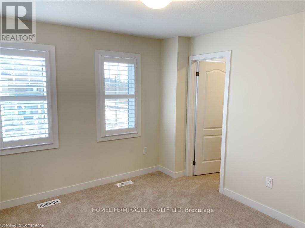 35 Santos Drive, Haldimand, Ontario  N3W 0H2 - Photo 14 - X12426045