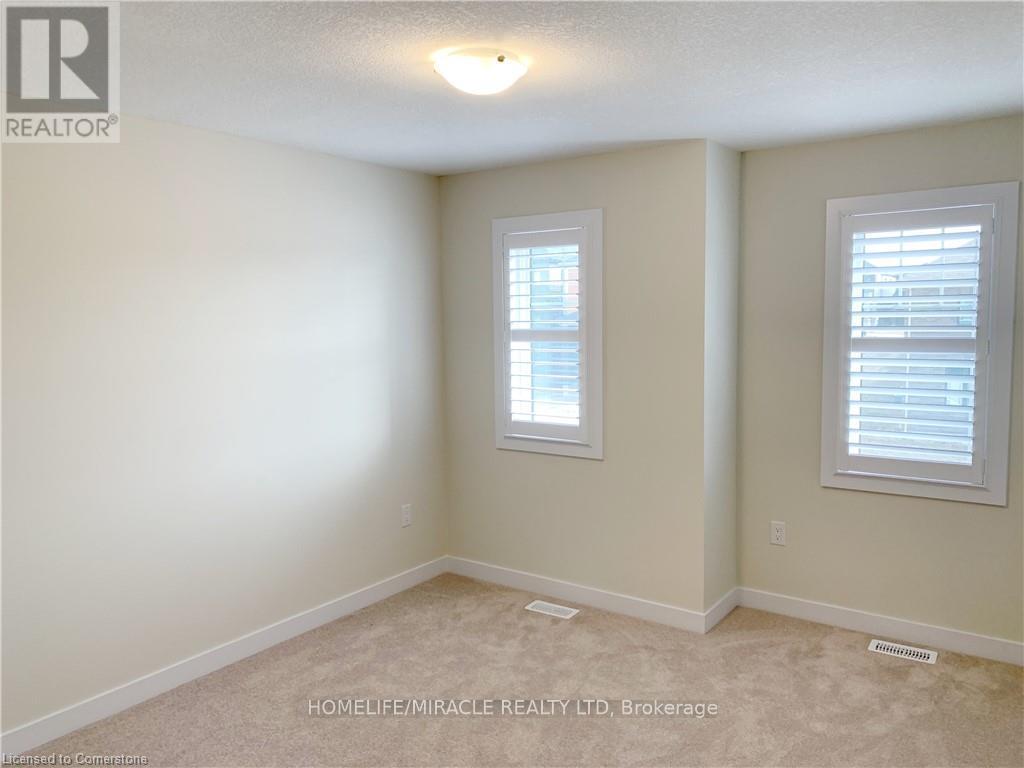 35 Santos Drive, Haldimand, Ontario  N3W 0H2 - Photo 15 - X12426045