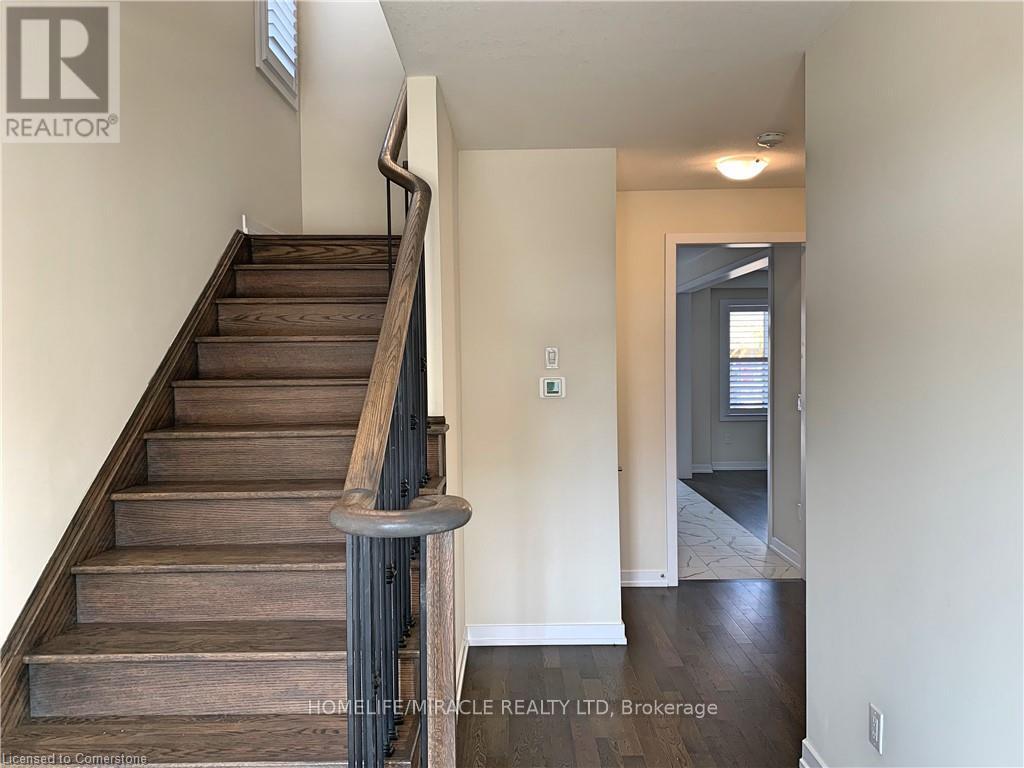 35 Santos Drive, Haldimand, Ontario  N3W 0H2 - Photo 4 - X12426045