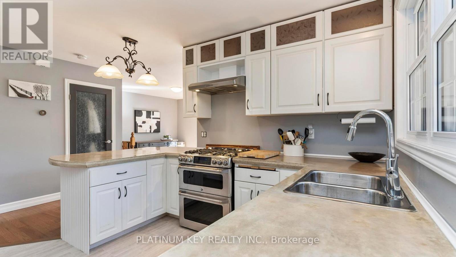 8846 Glendon Drive, Strathroy-Caradoc, Ontario  N0L 1W0 - Photo 13 - X12447279