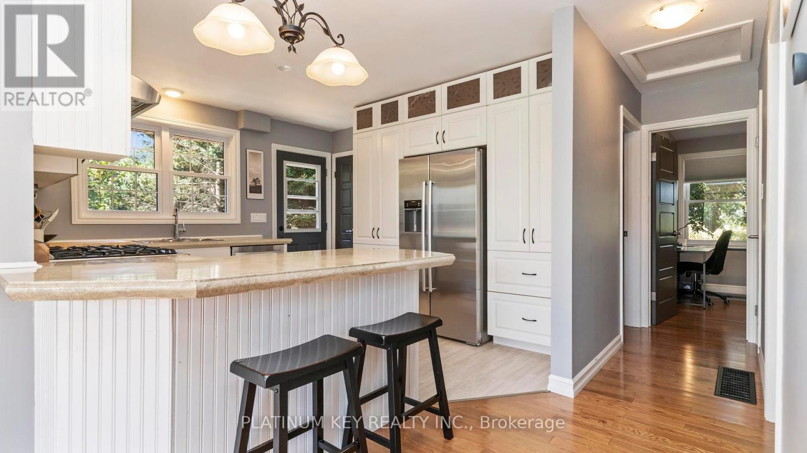 8846 Glendon Drive, Strathroy-Caradoc, Ontario  N0L 1W0 - Photo 16 - X12447279