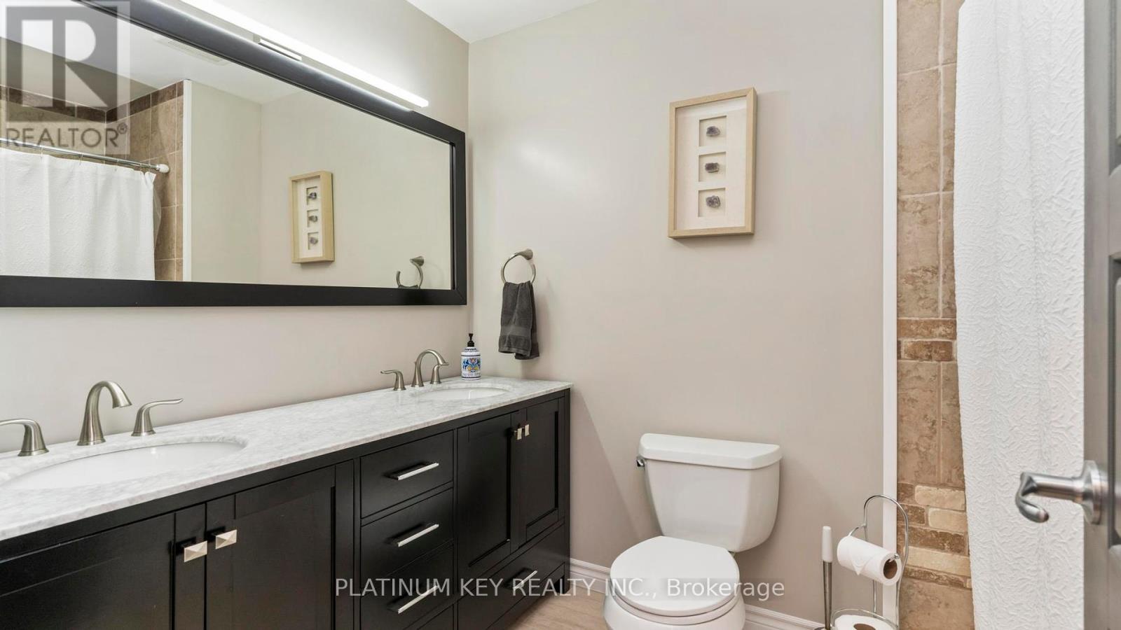 8846 Glendon Drive, Strathroy-Caradoc, Ontario  N0L 1W0 - Photo 18 - X12447279