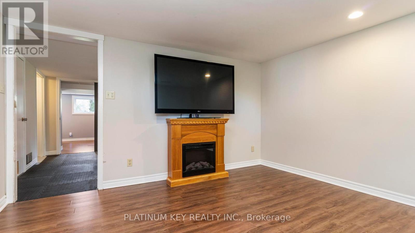 8846 Glendon Drive, Strathroy-Caradoc, Ontario  N0L 1W0 - Photo 22 - X12447279