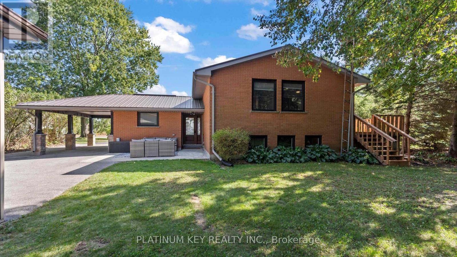 8846 Glendon Drive, Strathroy-Caradoc, Ontario  N0L 1W0 - Photo 27 - X12447279