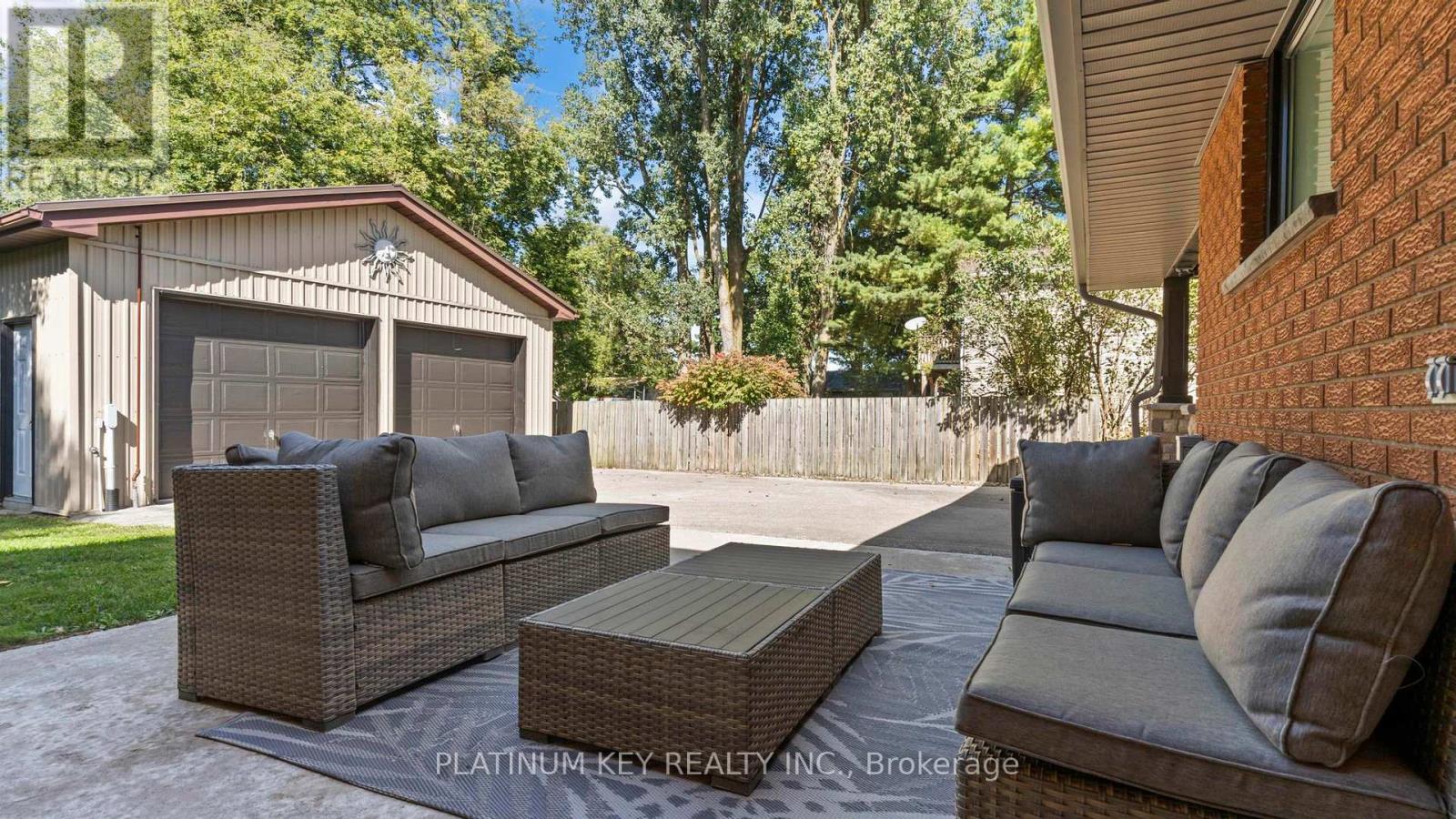 8846 Glendon Drive, Strathroy-Caradoc, Ontario  N0L 1W0 - Photo 28 - X12447279