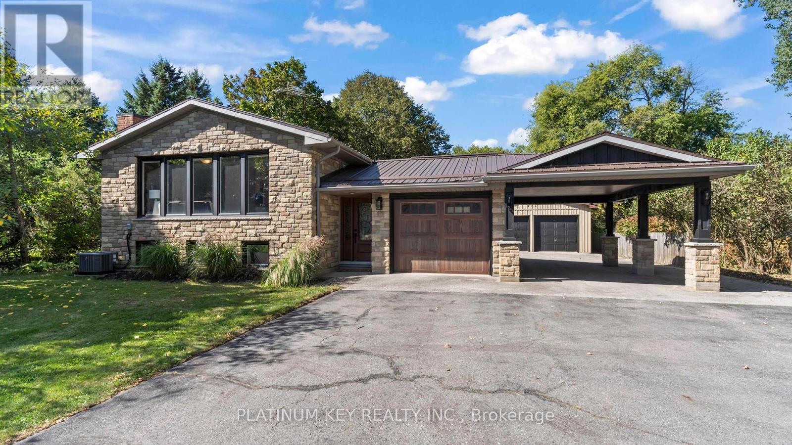8846 Glendon Drive, Strathroy-Caradoc, Ontario  N0L 1W0 - Photo 3 - X12447279