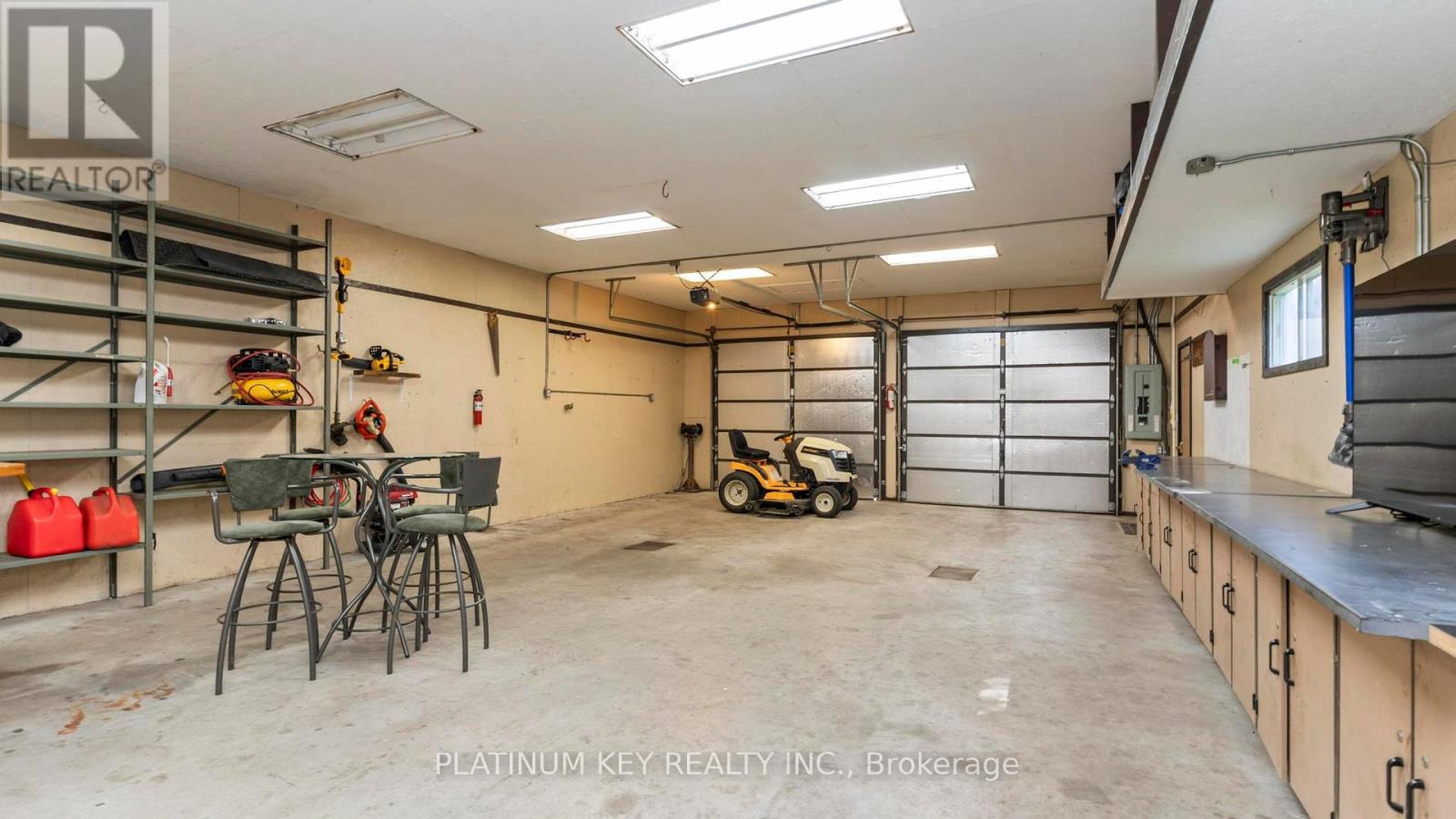 8846 Glendon Drive, Strathroy-Caradoc, Ontario  N0L 1W0 - Photo 30 - X12447279