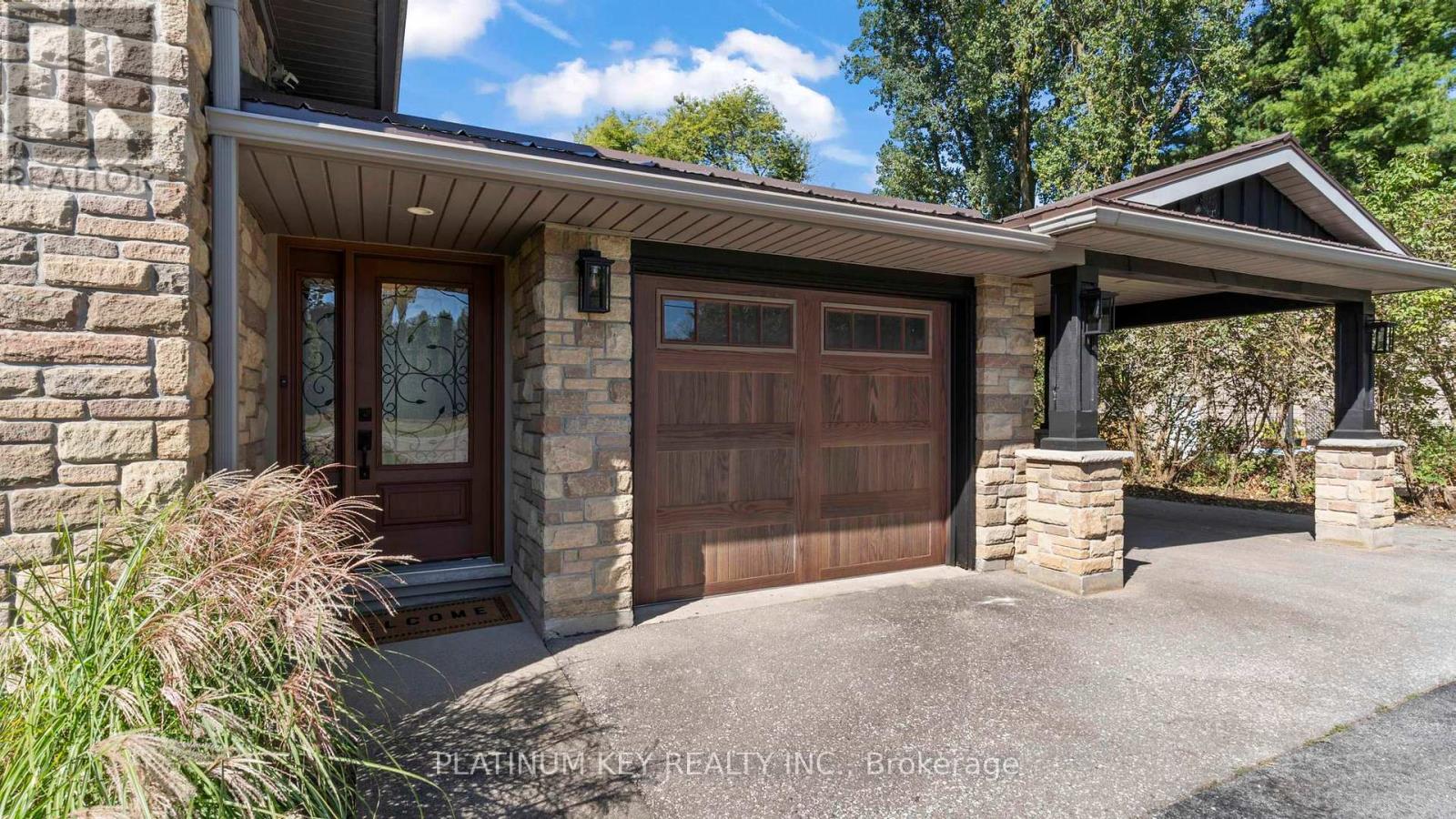 8846 Glendon Drive, Strathroy-Caradoc, Ontario  N0L 1W0 - Photo 5 - X12447279