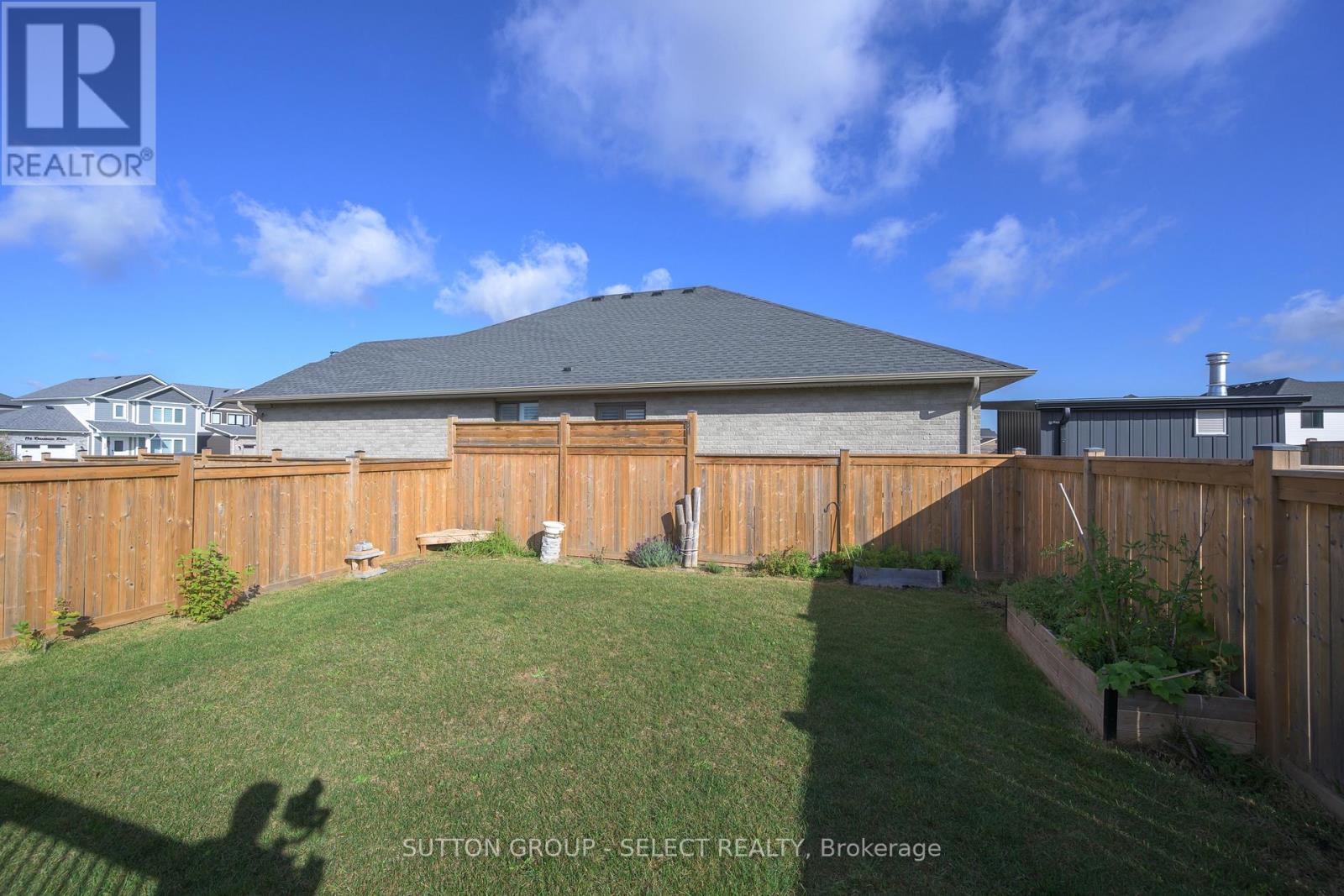 3 Harlequin Court, St. Thomas, Ontario  N5R 0L5 - Photo 6 - X12447283