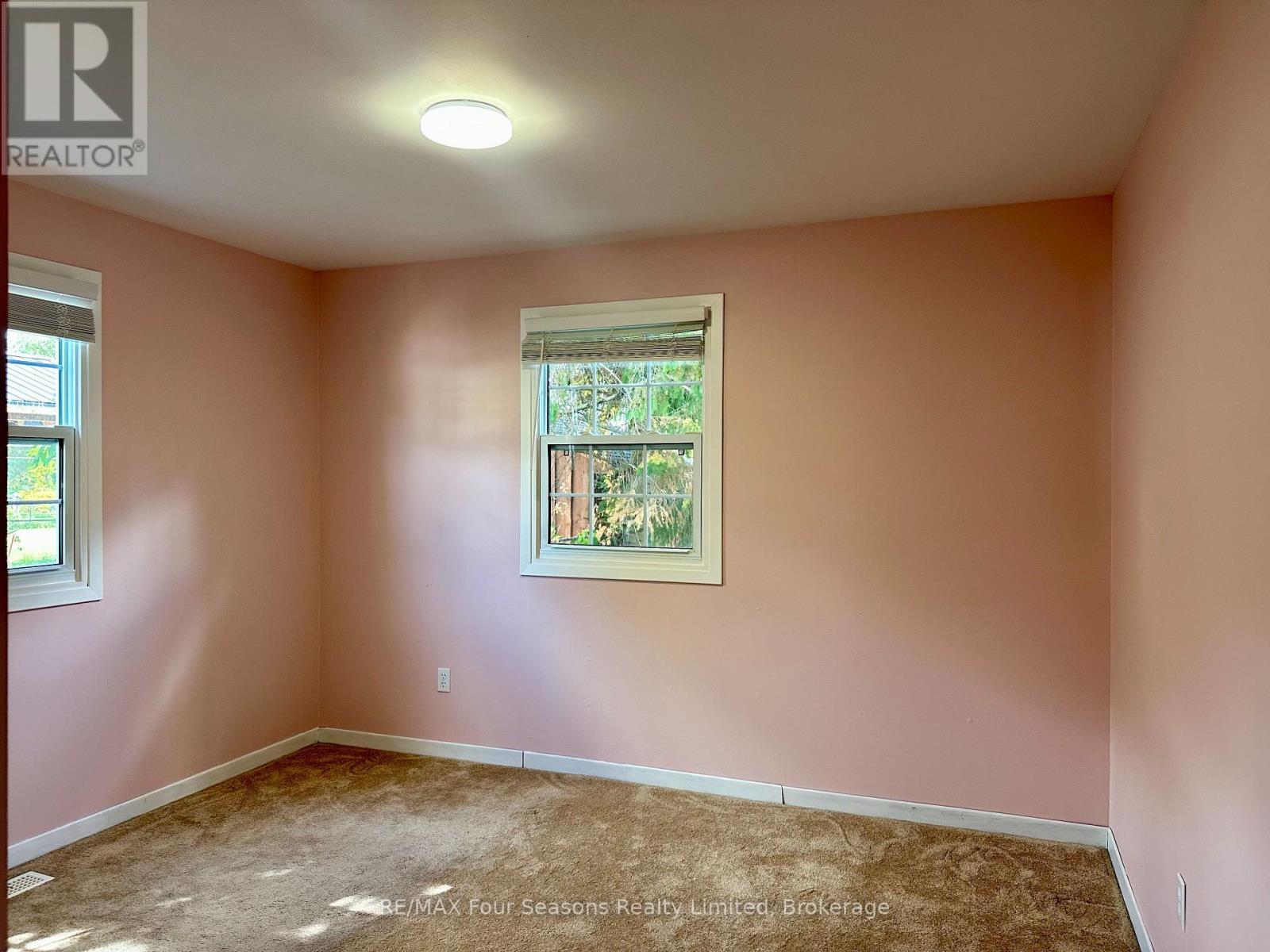 207 Christopher Street, Clearview (Stayner), Ontario  L0M 1S0 - Photo 17 - S12330723