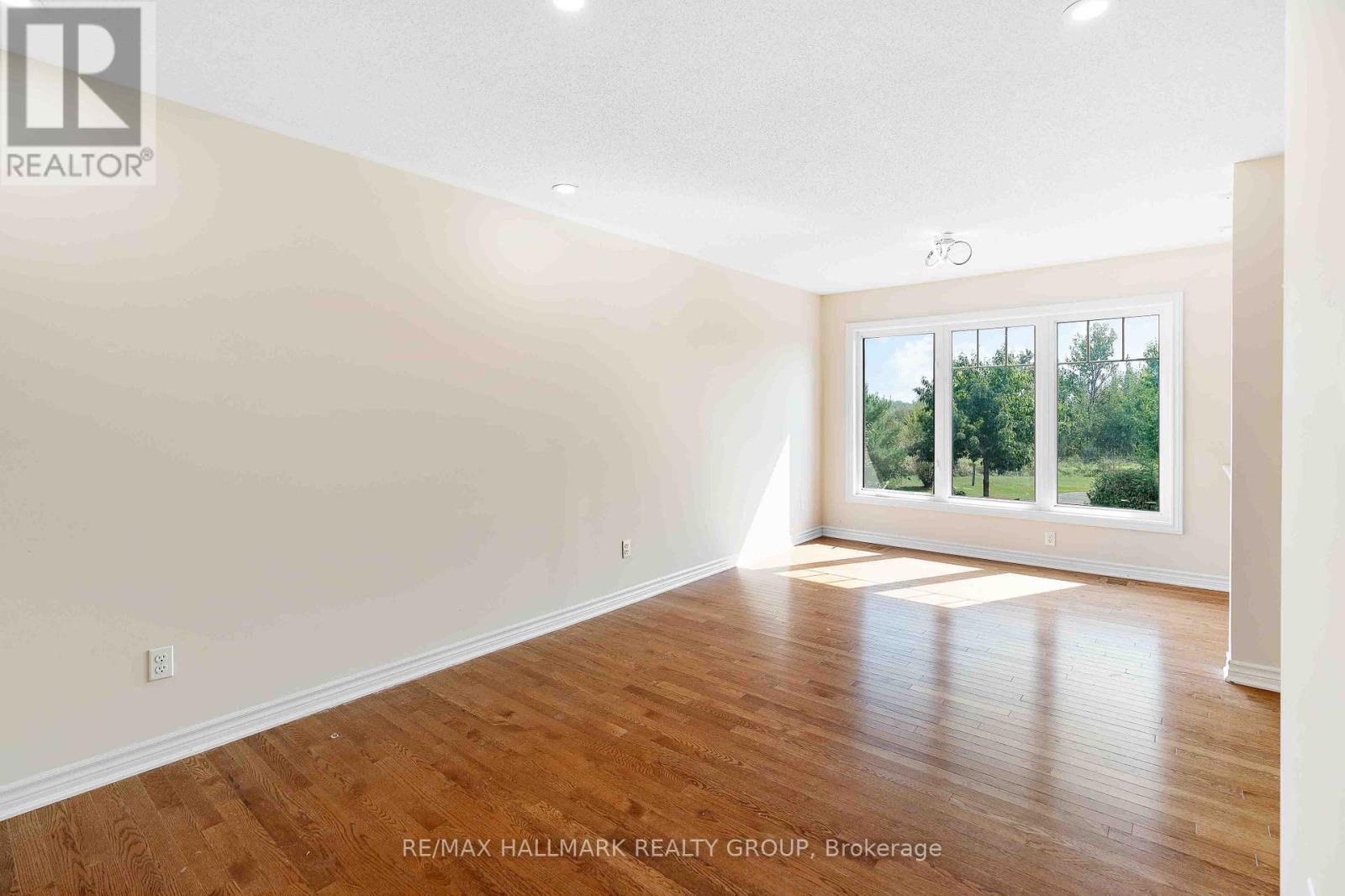 164 Sunshine Crescent, Ottawa, Ontario  K4A 0V3 - Photo 11 - X12447296