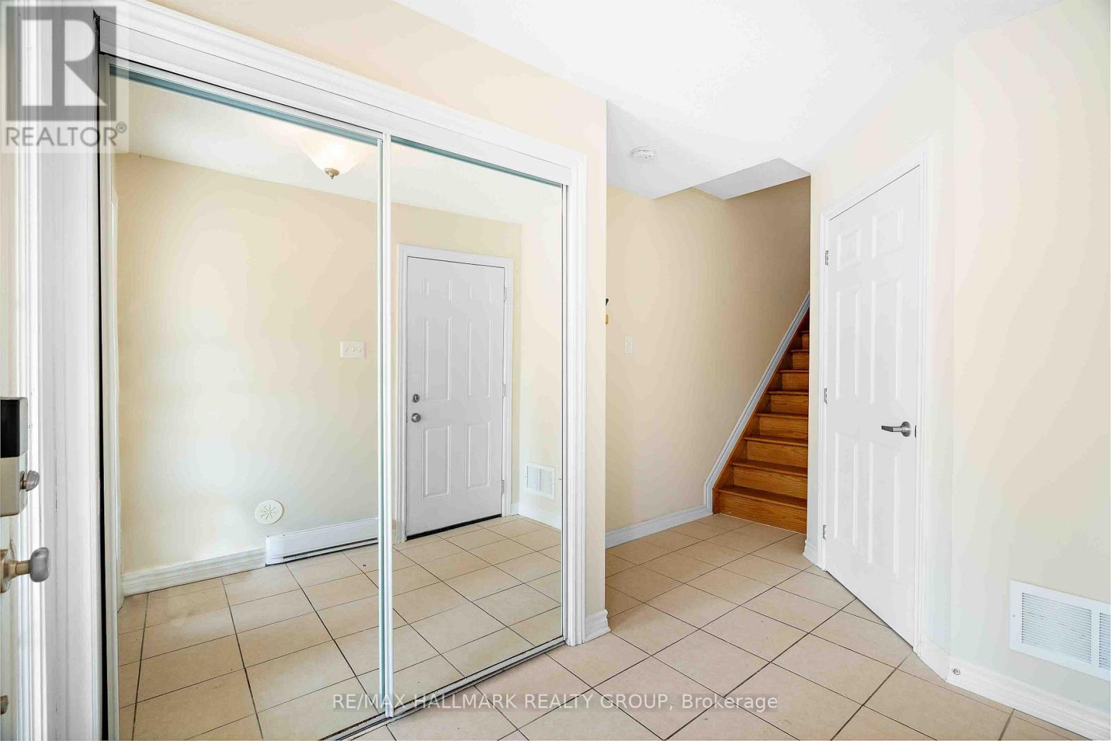 164 Sunshine Crescent, Ottawa, Ontario  K4A 0V3 - Photo 3 - X12447296